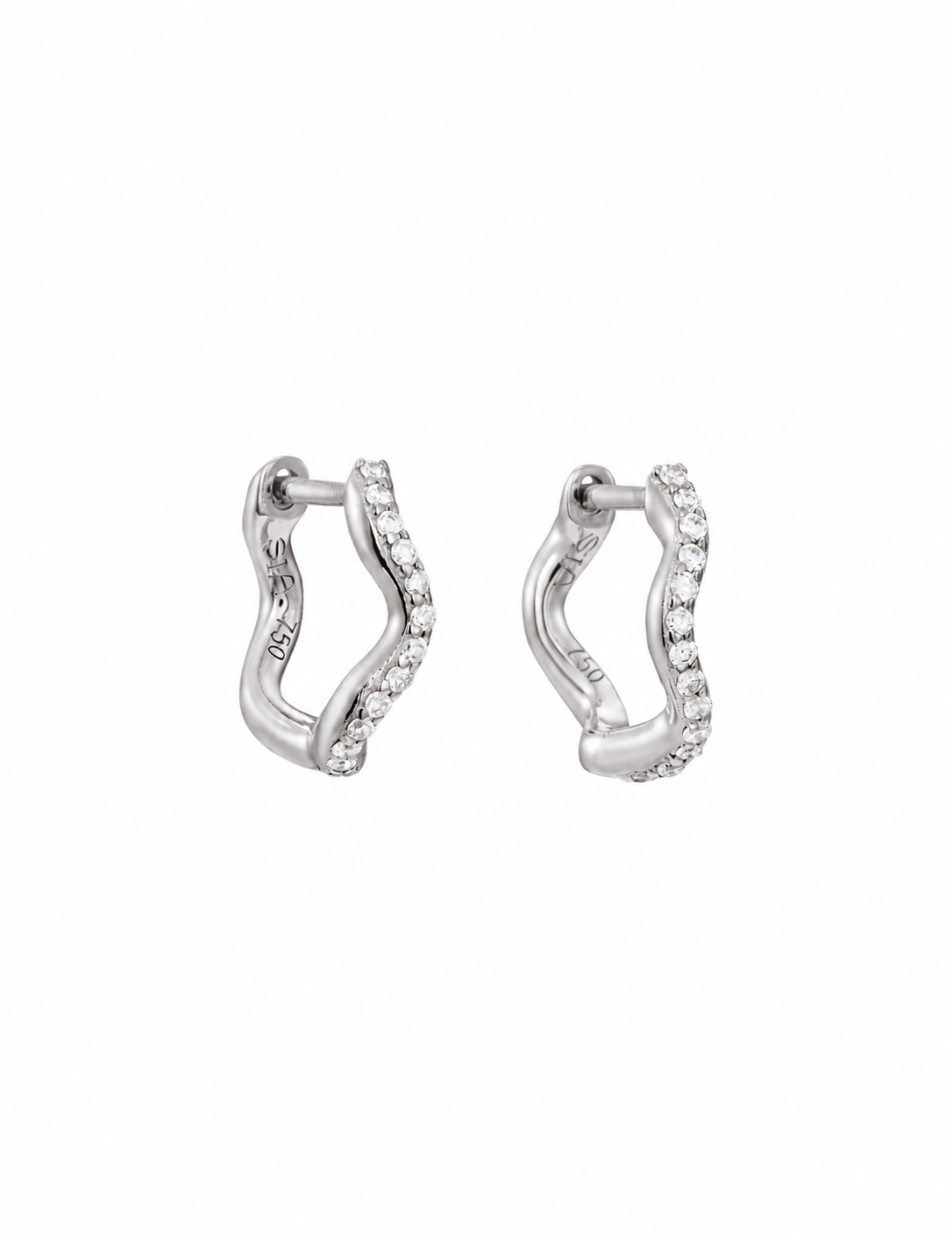 Winly Wave Diamond Huggie