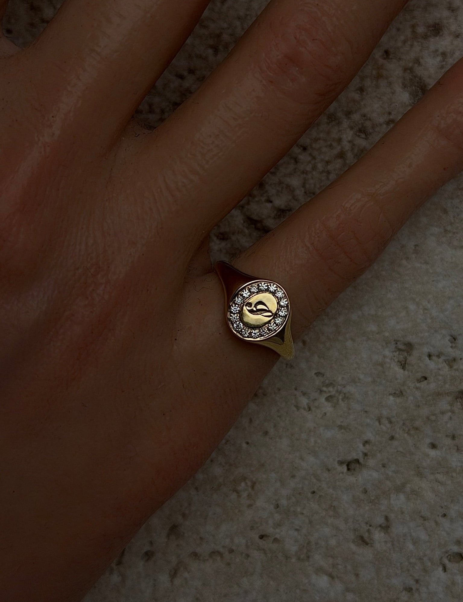 Petite Oval Pave Signet Ring - SIA Jewelry