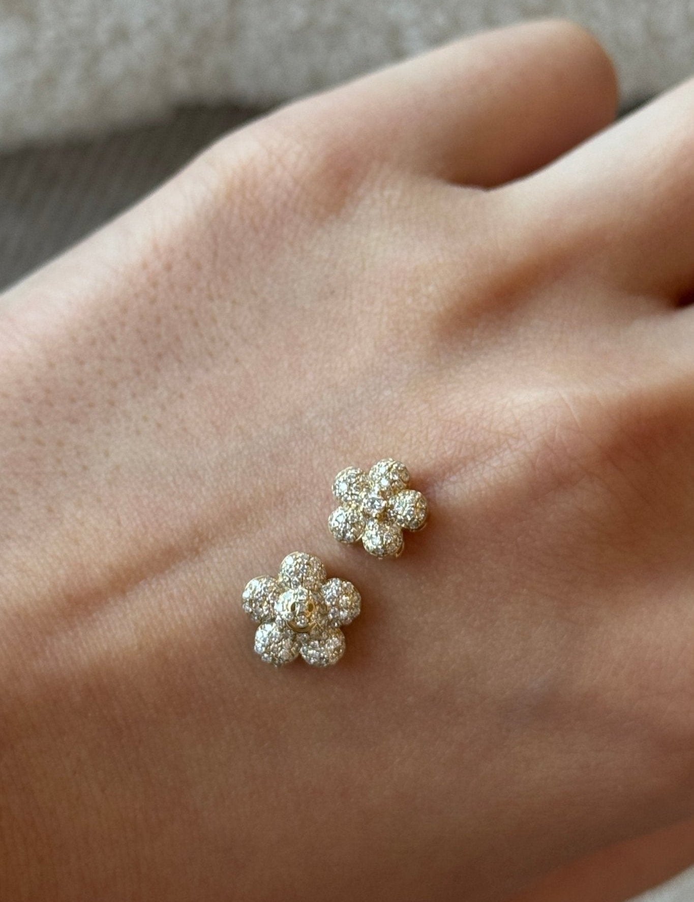 Smiling Daisy Bubble Diamond Pendent - SIA Jewelry