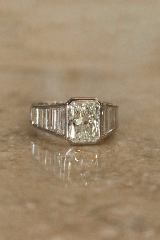 Vintage Platinum Emerald Diamond Ring - SIA Jewelry